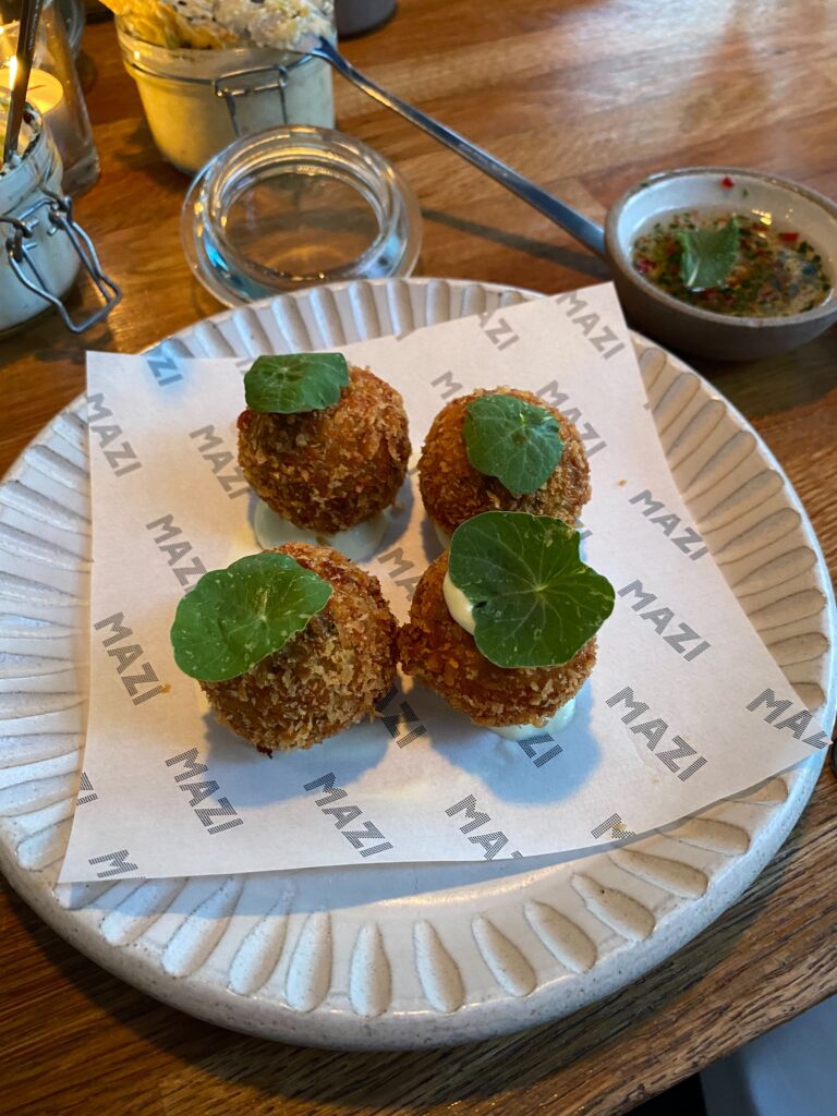 ロンドン　ギリシャ料理店　Mazi